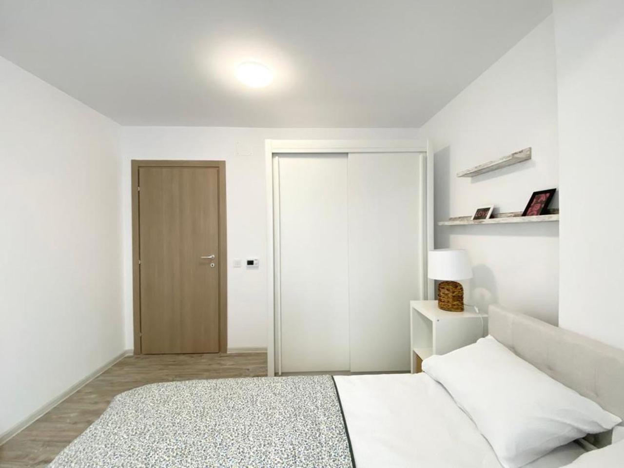 Appartamento The Painter - Timpuri Noi 1Br With Parking Bucarest Esterno foto