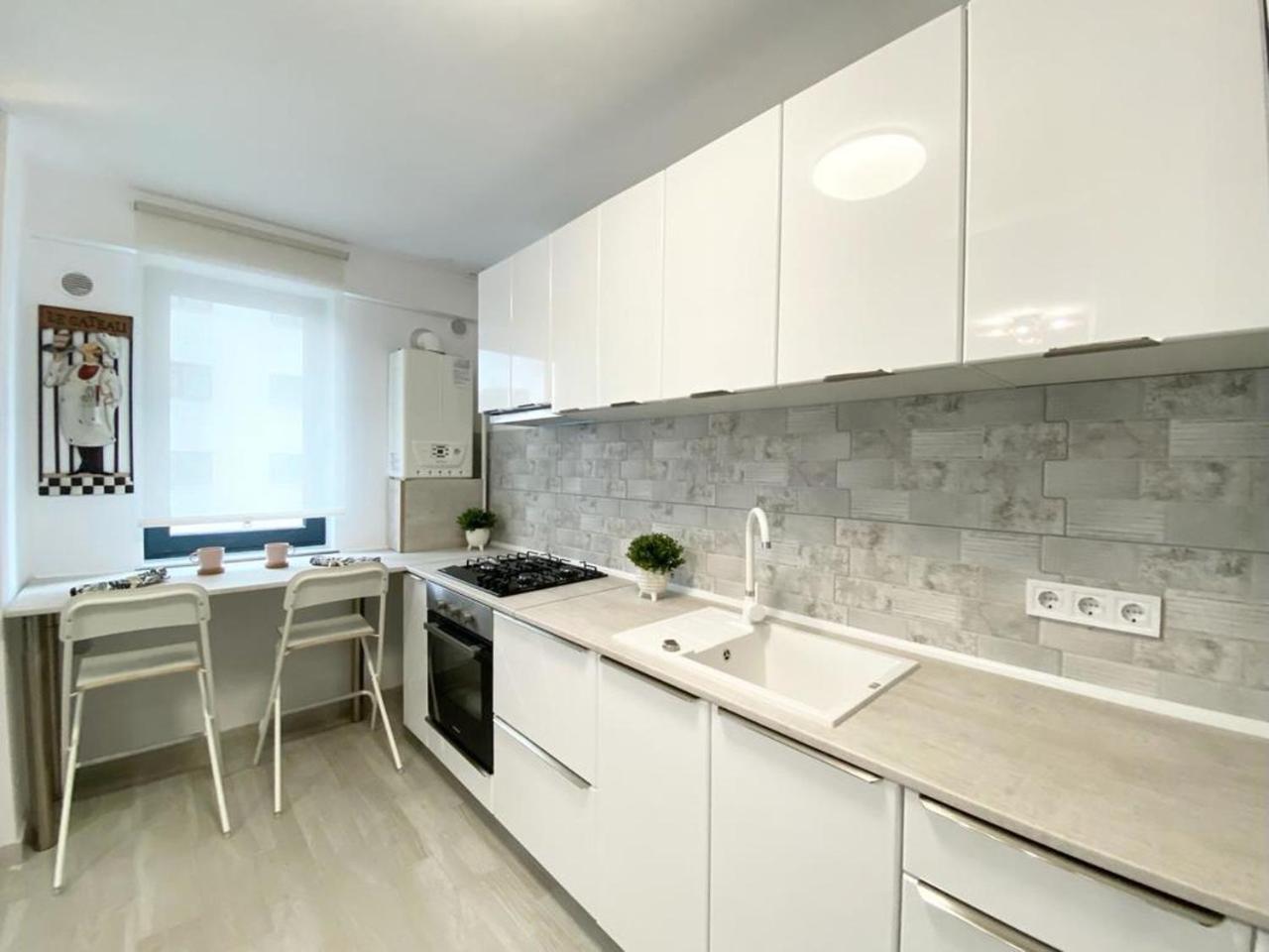 Appartamento The Painter - Timpuri Noi 1Br With Parking Bucarest Esterno foto