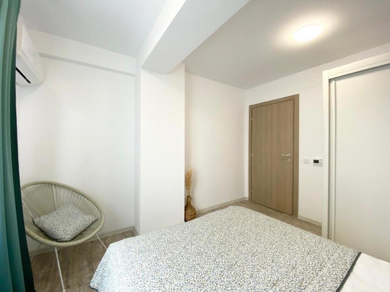 Appartamento The Painter - Timpuri Noi 1Br With Parking Bucarest Esterno foto