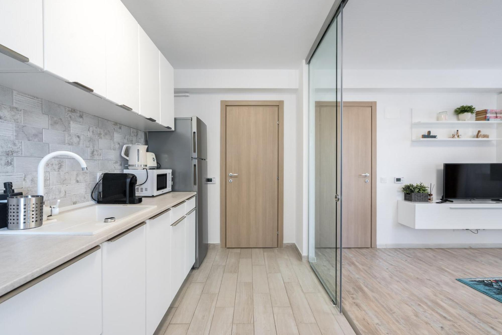Appartamento The Painter - Timpuri Noi 1Br With Parking Bucarest Esterno foto