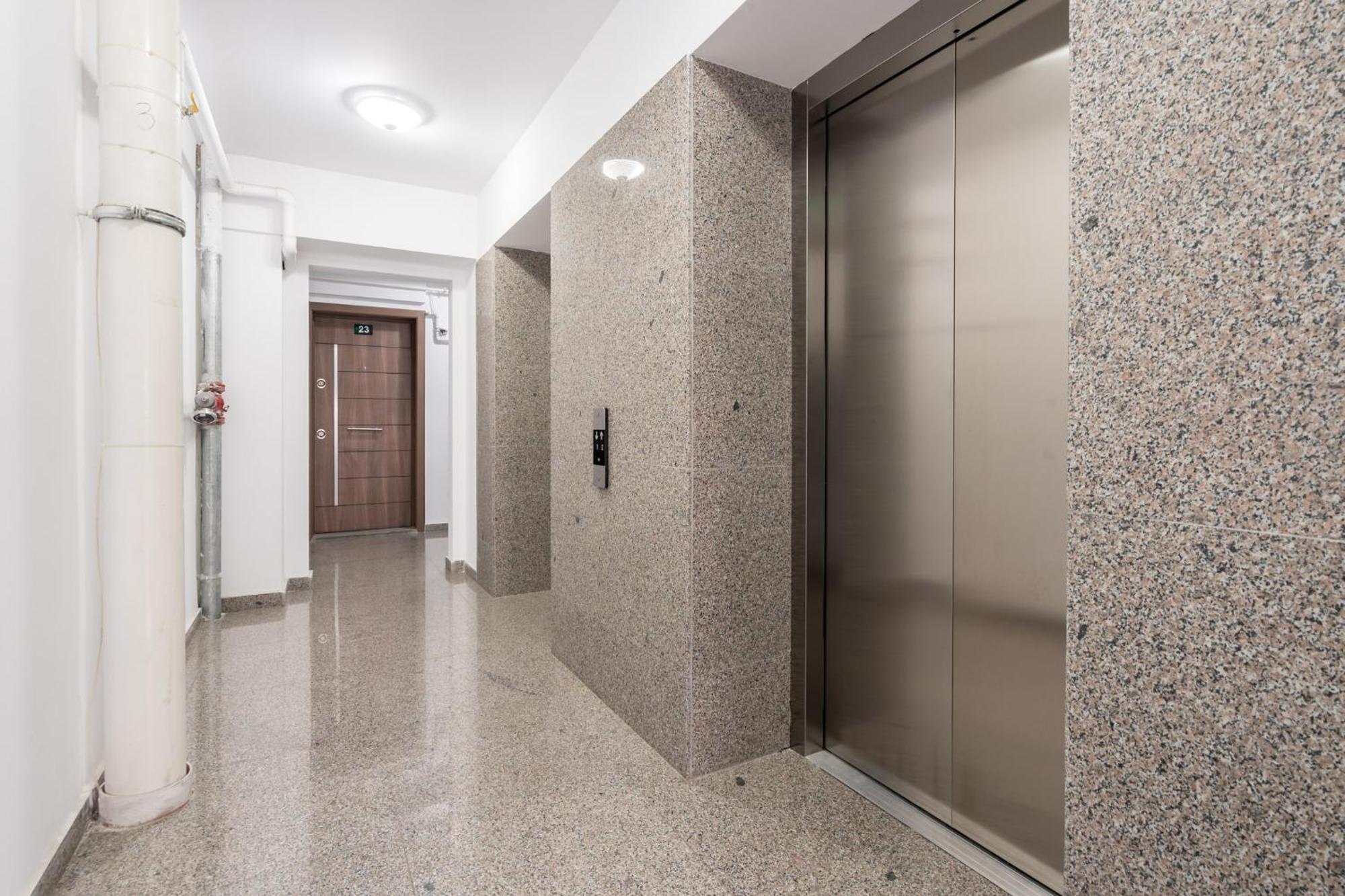 Appartamento The Painter - Timpuri Noi 1Br With Parking Bucarest Esterno foto